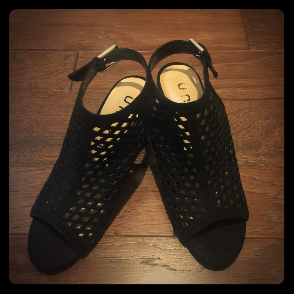 Unisa Dress Shoes- NWT